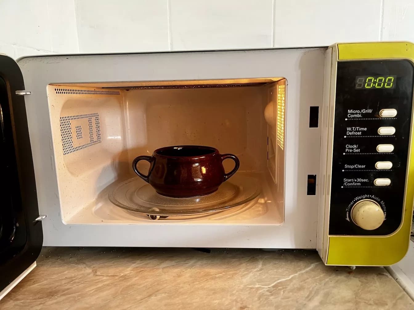 Může keramika do mikrovlnky?